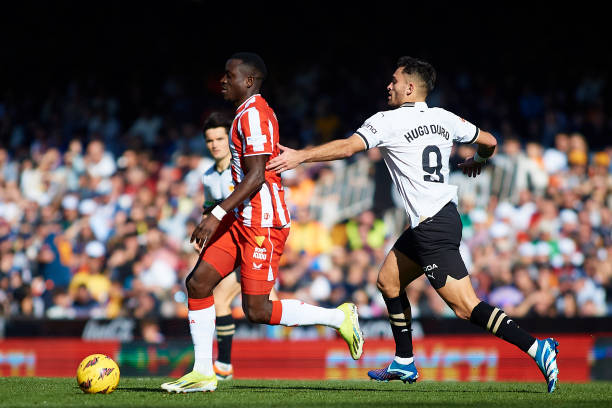 在球场上展 在球场上展